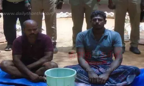 நாட்டு வெடிகுண்டுகளை வீசி வனவிலங்குகளை வேட்டையாட முயற்சி; 2 பேர் கைது