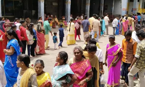 அவினாசிலிங்கேசுவரர் கோவிலில் குவிந்த பக்தர்கள்