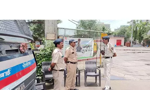 மும்பையில் 2-வது நாளாக பெஸ்ட் டிரைவர்கள் வேலை நிறுத்தம்- பஸ் சேவை பாதிப்பு மும்பையில் 2-வது நாளாக பெஸ்ட் டிரைவர்கள் வேலை நிறுத்தம்- பஸ் சேவை பாதிப்பு