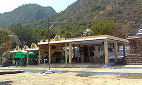 திருமூர்த்திமலையில் குவிந்த பக்தர்கள்