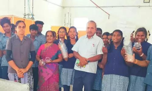 அரசு பள்ளி மாணவர்கள் பிளாஸ்டிக் தொழிற்சாலைக்கு களப்பயணம்
