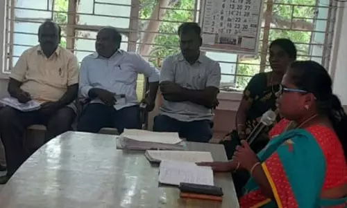 மகளிர் உரிமைத்தொகை திட்ட விண்ணப்பங்களை பரிசீலனை செய்வது குறித்த ஆய்வுக்கூட்டம்