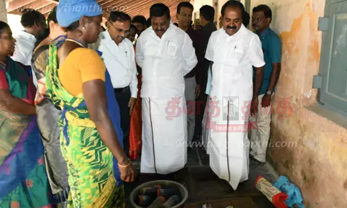கோமல் அரசு பள்ளியில் அமைச்சர் மெய்யநாதன் ஆய்வு
