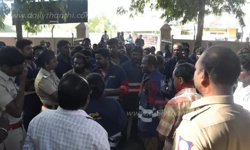 ஒப்பந்த தூய்மை பணியாளர்கள் போராட்டம்