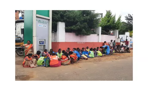 கூடலூரில், சம்பள உயர்வு கோரி தூய்மை பணியாளர்கள் நடத்திய வேலை நிறுத்த போராட்டம் வாபஸ்