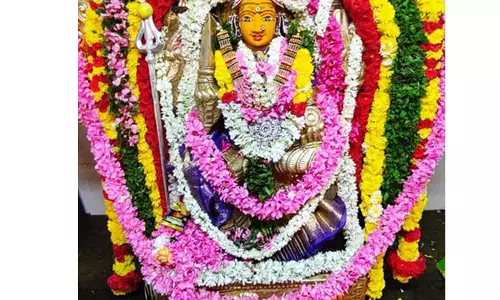 ஆடிப்பெருக்கையொட்டி கோத்தகிரி மாரியம்மன் கோவிலில் சிறப்பு பூஜை