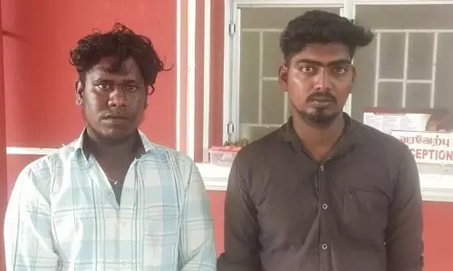 மதுபாட்டில்கள் ,சாராயம் கடத்திய 2 பேர் கைது