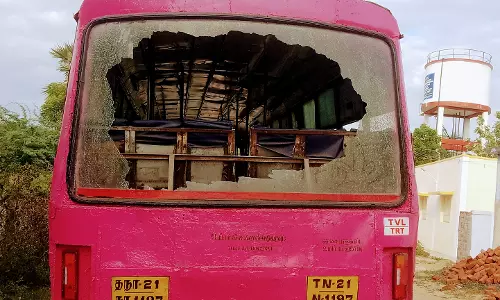 அரசு பஸ் கண்ணாடி உடைப்பு