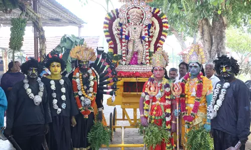 சேலத்தில் ஆடிப்பெருக்கையொட்டிஅம்மன், முனியப்பன் கோவில்களில் சிறப்பு வழிபாடுதிரளான பக்தர்கள் சாமி தரிசனம்