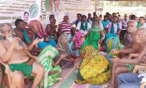 கோரிக்கைகளை நிறைவேற்றக்கோரி விவசாயிகள் ஒப்பாரி போராட்டம்