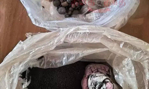 ஏற்காட்டில் வீட்டில் பதுக்கியநாட்டுத்துப்பாக்கி, வெடிமருந்து பறிமுதல்