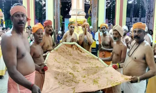 உடன்குடி சீர்காட்சி அய்யா நாராயணசுவாமிதர்மபதி நிழல்தாங்கலில் பால்முறை திருவிழா