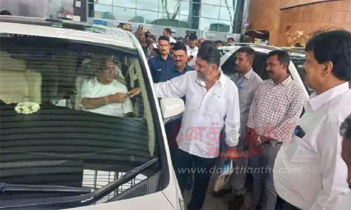 எடியூரப்பா- டி.கே.சிவக்குமார் திடீர் சந்திப்பு எடியூரப்பா- டி.கே.சிவக்குமார் திடீர் சந்திப்பு