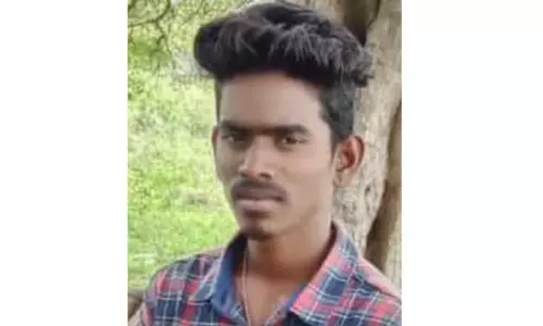 தடுப்புச்சுவரில் மோதி மோட்டார் சைக்கிளில் சென்ற வாலிபர் பலி