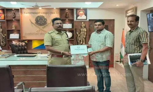 ஐபோன் வாங்க ஆசைப்பட்டு ரூ.5¼ லட்சம் இழந்த தொழில் அதிபர்