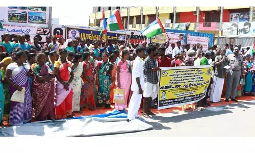 மணிப்பூர் சம்பவத்தை கண்டித்துபழங்குடி இருளர் பாதுகாப்பு சங்கத்தினர் ஆர்ப்பாட்டம்