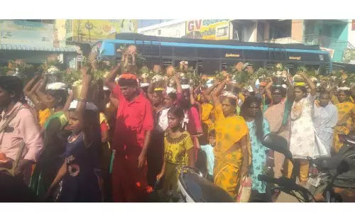 மேல்மலையனூர் அருகேகாளியம்மன் கோவிலுக்கு பக்தர்கள் பால்குடம் ஊர்வலம்