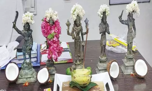 ஆற்றில் மீன்பிடி வலையில் சிக்கிய சாமி சிலைகள்; அரசு கருவூலத்தில் ஒப்படைக்க முடிவு