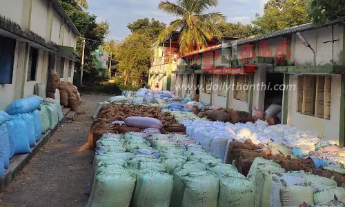 அம்மூர் ஒழுங்கு முறை விற்பனை கூடத்தில் ஒரே நாளில் ரூ.80.69 லட்சம் விளைபொருட்கள் விற்பனை
