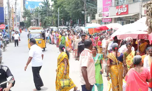 ஆடி 3-வது வெள்ளிக்கிழமை:சேலம் அம்மன் கோவில்களில் சிறப்பு பூஜைதிரளான பக்தர்கள் தரிசனம் ஆடி 3-வது வெள்ளிக்கிழமை:சேலம் அம்மன் கோவில்களில் சிறப்பு பூஜைதிரளான பக்தர்கள் தரிசனம்