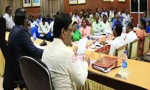 நெல்லை பல்கலைக்கழக வளர்ச்சிக்குரூ.100 கோடி நிதி ஒதுக்க வேண்டும்; செனட் கூட்டத்தில் தீர்மானம்