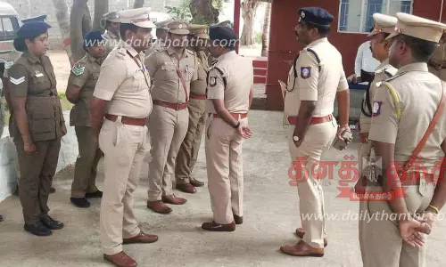 வேலூர் தாலுகா போலீஸ் நிலையத்தில் வேலூர் சரக டி.ஐ.ஜி. முத்துசாமி திடீர் ஆய்வு