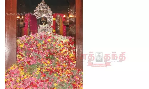 புன்னைநல்லூர் மாரியம்மனுக்கு பூச்சொரிதல் விழா புன்னைநல்லூர் மாரியம்மனுக்கு பூச்சொரிதல் விழா