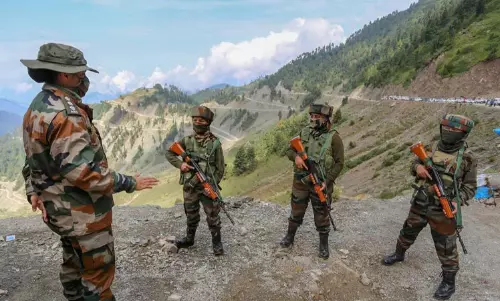 முப்படைகளில் 11 ஆயிரம் பெண்கள் மக்களவையில் மத்திய மந்திரி தகவல்