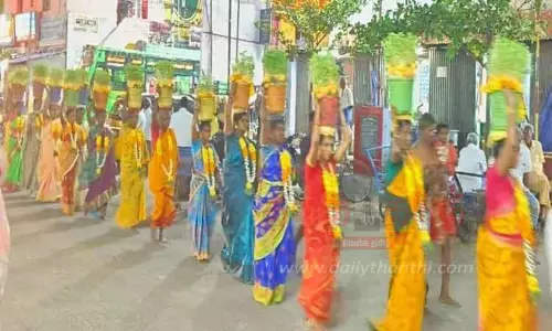 காளியம்மன் கோவில் முளைப்பாரி ஊர்வலம்