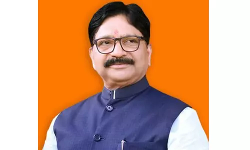 பூங்கா நிலத்தில் ஓட்டல் கட்ட ஒப்புதல் பெற்று முறைகேடு; ரவீந்திர வாய்கர் எம்.எல்.ஏ.விடம் போலீசார் 6 மணி நேரம் விசாரணை பூங்கா நிலத்தில் ஓட்டல் கட்ட ஒப்புதல் பெற்று முறைகேடு; ரவீந்திர வாய்கர் எம்.எல்.ஏ.விடம் போலீசார் 6 மணி நேரம் விசாரணை