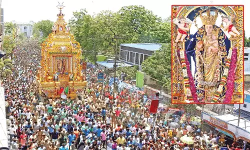 தூத்துக்குடி பனிமயமாதா ஆலய தங்கத்தேர் பவனி