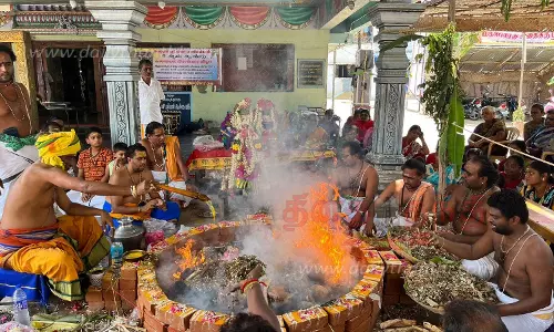 பரமத்திவேலூரில்மகா மாரியம்மன் கோவிலில் சிறப்பு யாகம்