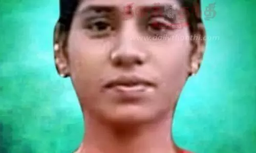 சேலம் அருகேஅரசு பஸ் மோதி இளம்பெண் பலிகணவர் கண் எதிரே சோகம்