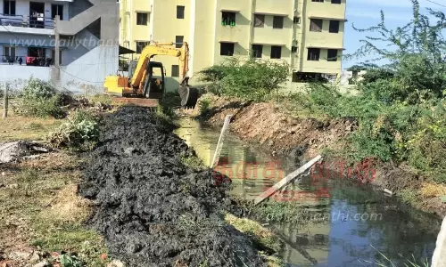 13 வாய்க்கால்களை சுத்தம் செய்யும் பணி தீவிரம் 13 வாய்க்கால்களை சுத்தம் செய்யும் பணி தீவிரம்