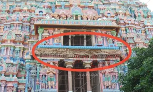 ஸ்ரீரங்கம் கோவில் கிழக்கு கோபுர சுவர் இடிந்தது ஸ்ரீரங்கம் கோவில் கிழக்கு கோபுர சுவர் இடிந்தது
