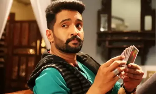 ஆகஸ்ட் ரேஸில் களமிறங்கிய சந்தானம்.. எகிறும் எதிர்பார்ப்பு