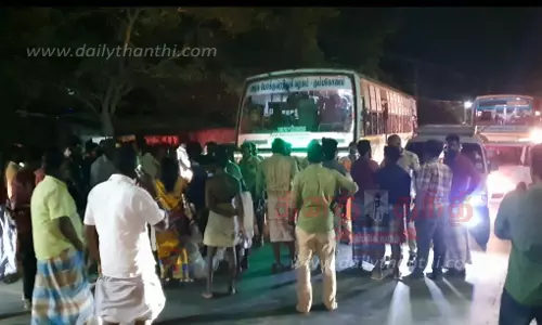 பெண்ணுக்கு அரிவாள் வெட்டு; பொருட்கள் அடித்து உடைப்பு