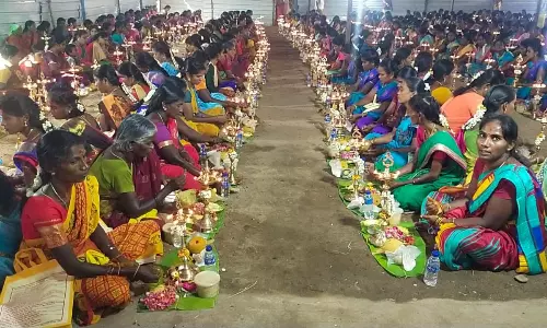 பருவமழை வேண்டி குத்துவிளக்கு பூஜை பருவமழை வேண்டி குத்துவிளக்கு பூஜை