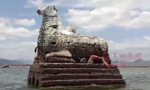 மேட்டூர் அணையில் மூழ்கி இருந்த நந்தி சிலை முழுவதும் தெரிகிறது