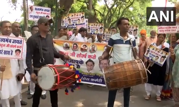 ராகுல்காந்தி தகுதி நீக்கம் ரத்து - காங்கிரஸ் தொண்டர்கள் கொண்டாட்டம்