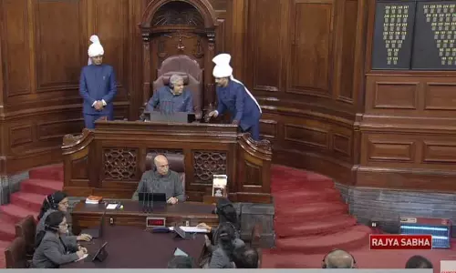 எதிர்க்கட்சிகள் தொடர் அமளி:  நாடாளுமன்ற இரு அவைகளும் ஒத்திவைப்பு