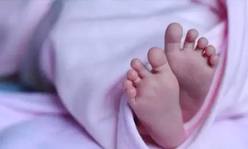 பாலுக்கு அழுத 2 மாத பெண் குழந்தை... பால் கொடுக்க மறுத்த தாய்.. தரையில் அடித்தே கொன்ற கொடூர தந்தை..!