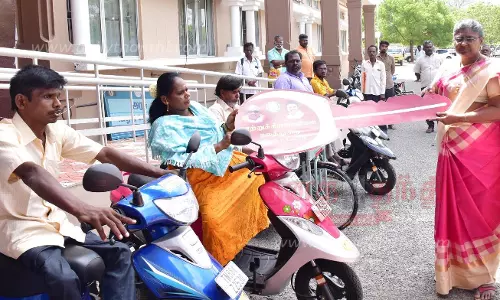 நாமக்கல் குறைதீர்க்கும் கூட்டத்தில்ரூ.68.77 லட்சத்தில் நலத்திட்ட உதவிகள்கலெக்டர் உமா வழங்கினார் நாமக்கல் குறைதீர்க்கும் கூட்டத்தில்ரூ.68.77 லட்சத்தில் நலத்திட்ட உதவிகள்கலெக்டர் உமா வழங்கினார்