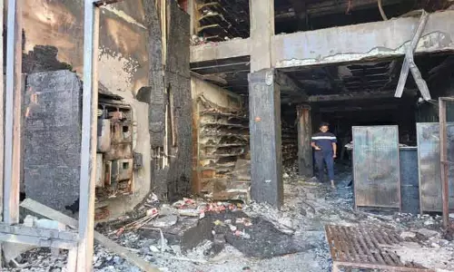 அழகு சாதன பொருட்கள் கடையில் பயங்கர தீ விபத்து