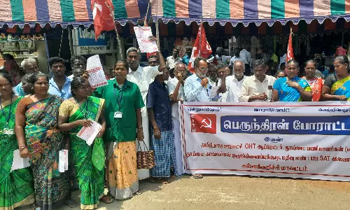 தூய்மை பணியாளர்கள், டேங்க் ஆபரேட்டர்கள் போராட்டம்