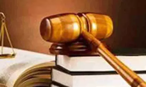 பெண்ணை தாக்கிய தம்பதி மீது வழக்கு