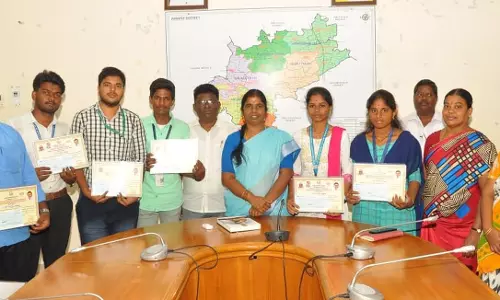 பேச்சுப் போட்டியில் வெற்றி பெற்ற மாணவ- மாணவிகளுக்கு பரிசு