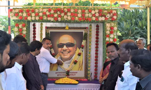 தி.மு.க. அலுவலகத்தில் கருணாநிதி நினைவுநாள் அனுசரிப்பு