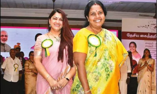 ஆடை சுதந்திரத்தை சரியான முறையில் பயன்படுத்த வேண்டும் -குஷ்பு பேட்டி ஆடை சுதந்திரத்தை சரியான முறையில் பயன்படுத்த வேண்டும் -குஷ்பு பேட்டி