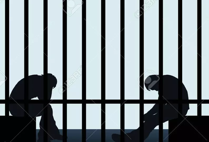 லாட்டரி சீட்டுகள் விற்ற 2 பேர் சிக்கினர்